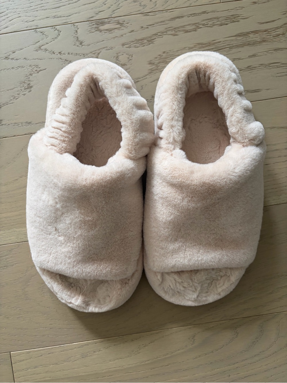American Eagle Outfitters Plush Slip-On Slippers in Light Beige